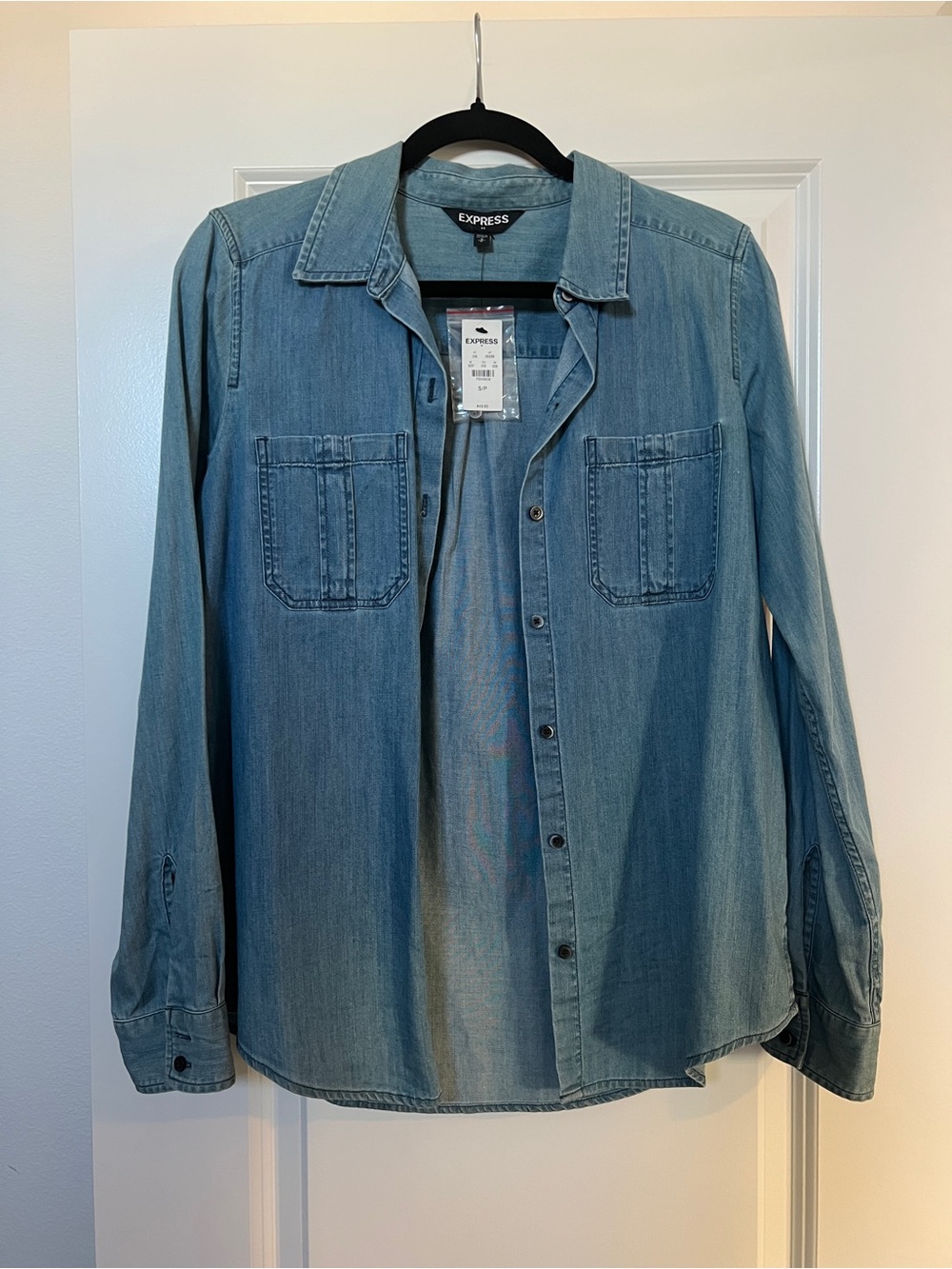 Express Chambray Button Down Shirt Small NWT Lightweight Denim Shirt
